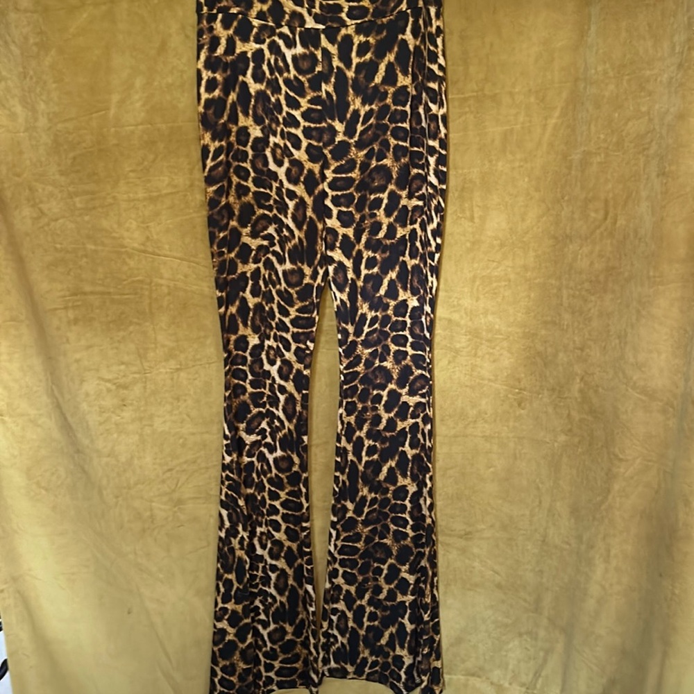 Leopard flare leggings